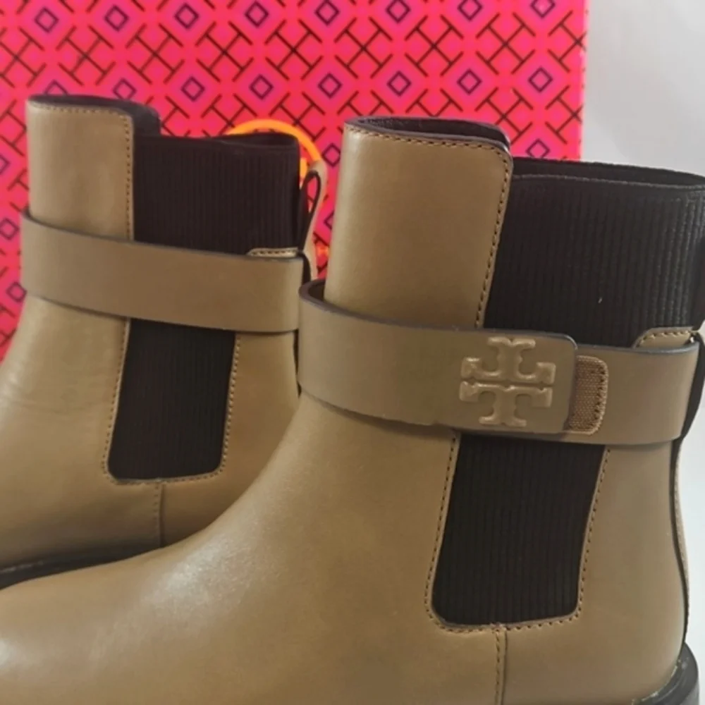 Tory Burch Embossed Leather Double T Chelsea Ankle Boots Size 7.5